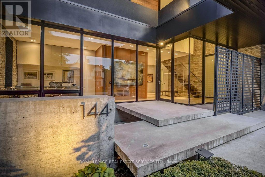 












144 SPARLING COURT

,
Oakville,




Ontario
L6K2J7

