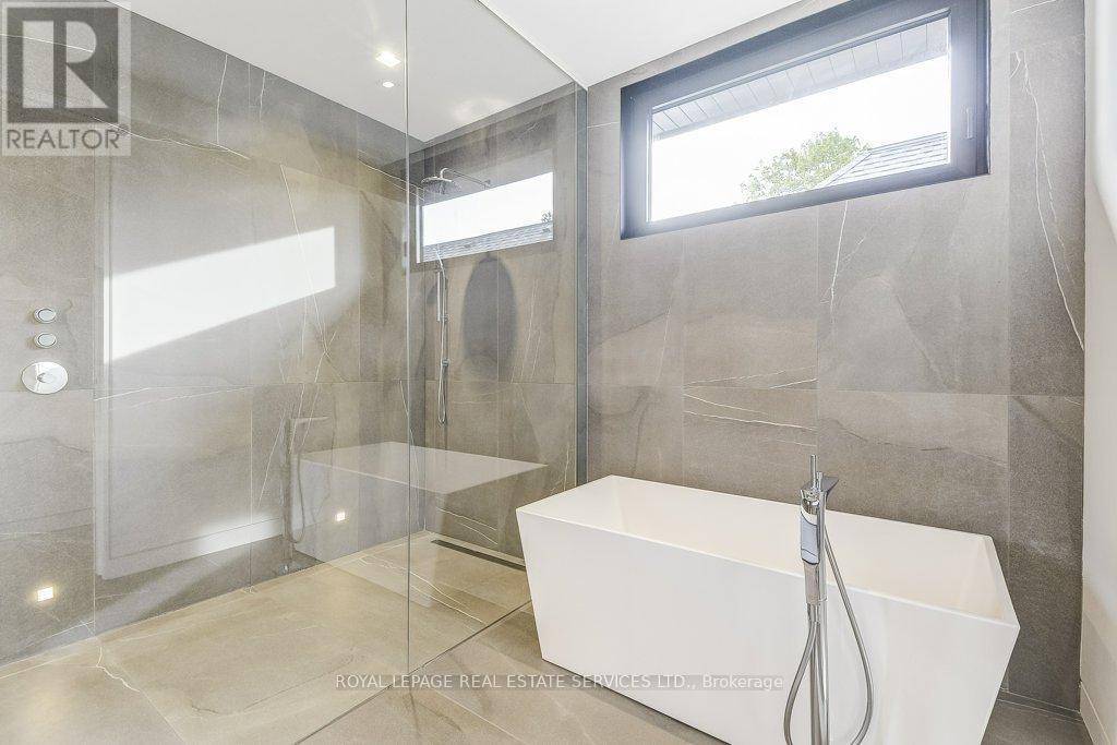 












144 SPARLING COURT

,
Oakville,




Ontario
L6K2J7

