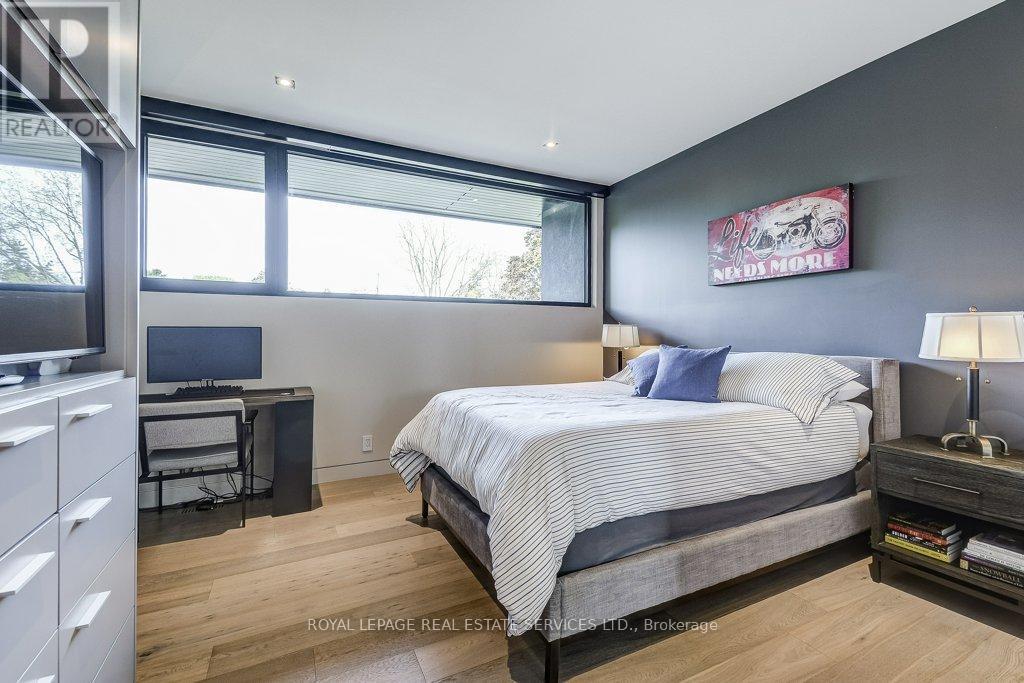 












144 SPARLING COURT

,
Oakville,




Ontario
L6K2J7

