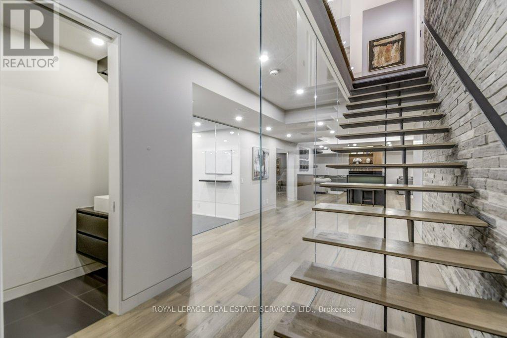 












144 SPARLING COURT

,
Oakville,




Ontario
L6K2J7

