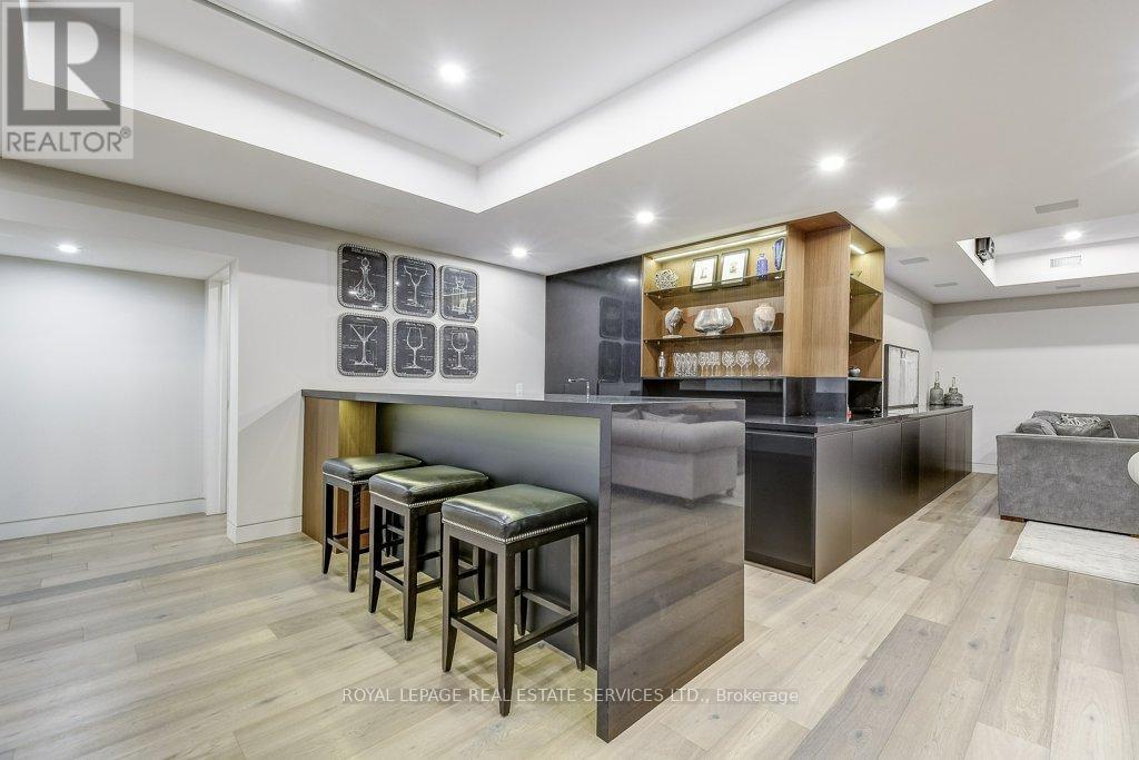 












144 SPARLING COURT

,
Oakville,




Ontario
L6K2J7

