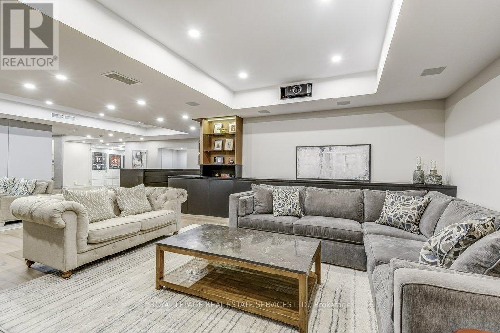 












144 SPARLING COURT

,
Oakville,




Ontario
L6K2J7

