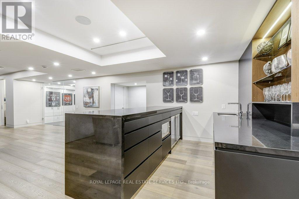 












144 SPARLING COURT

,
Oakville,




Ontario
L6K2J7

