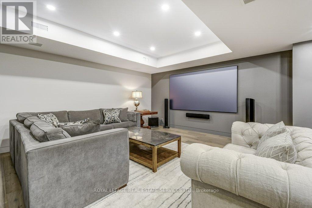 












144 SPARLING COURT

,
Oakville,




Ontario
L6K2J7

