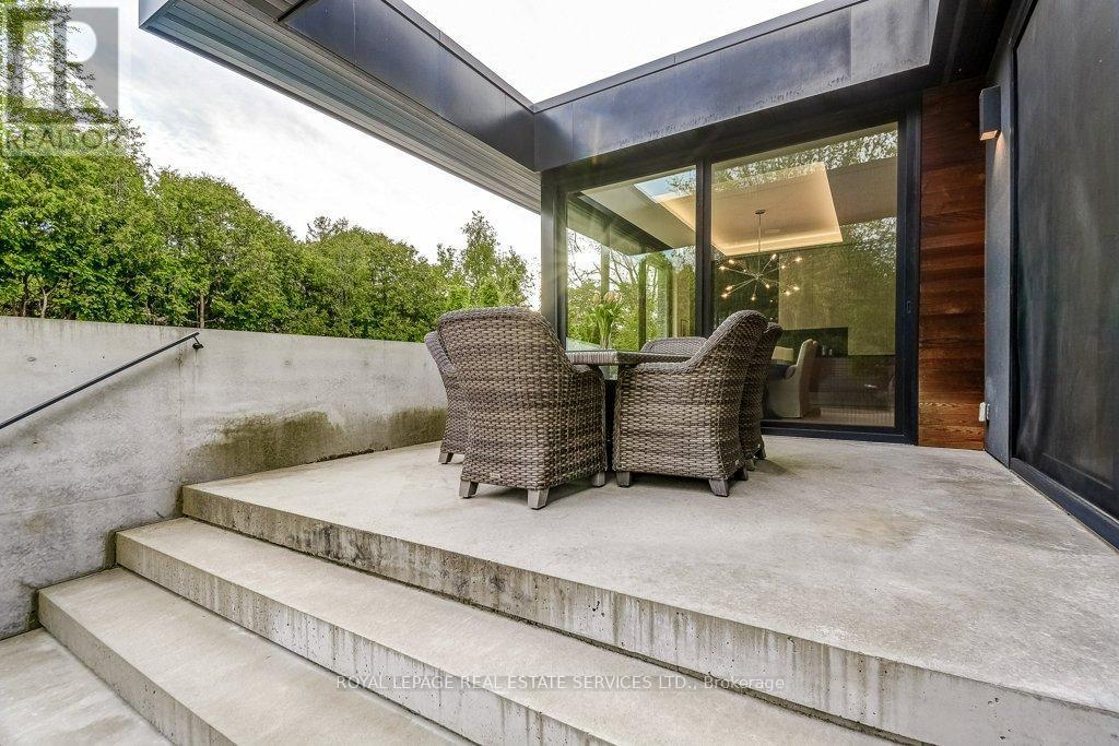












144 SPARLING COURT

,
Oakville,




Ontario
L6K2J7

