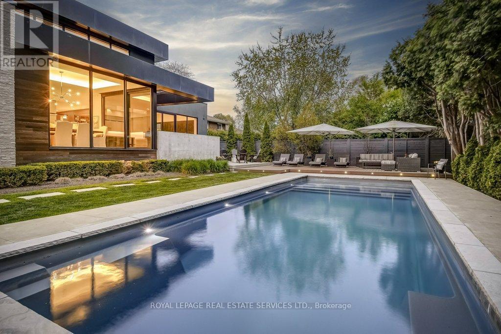 












144 SPARLING COURT

,
Oakville,




Ontario
L6K2J7

