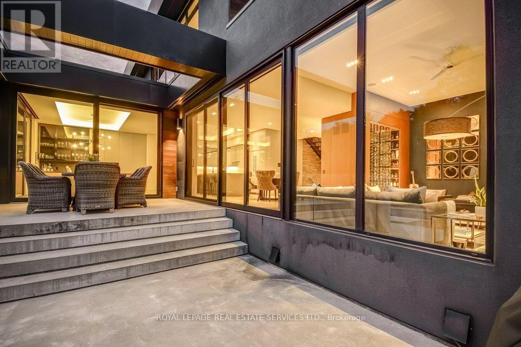 












144 SPARLING COURT

,
Oakville,




Ontario
L6K2J7

