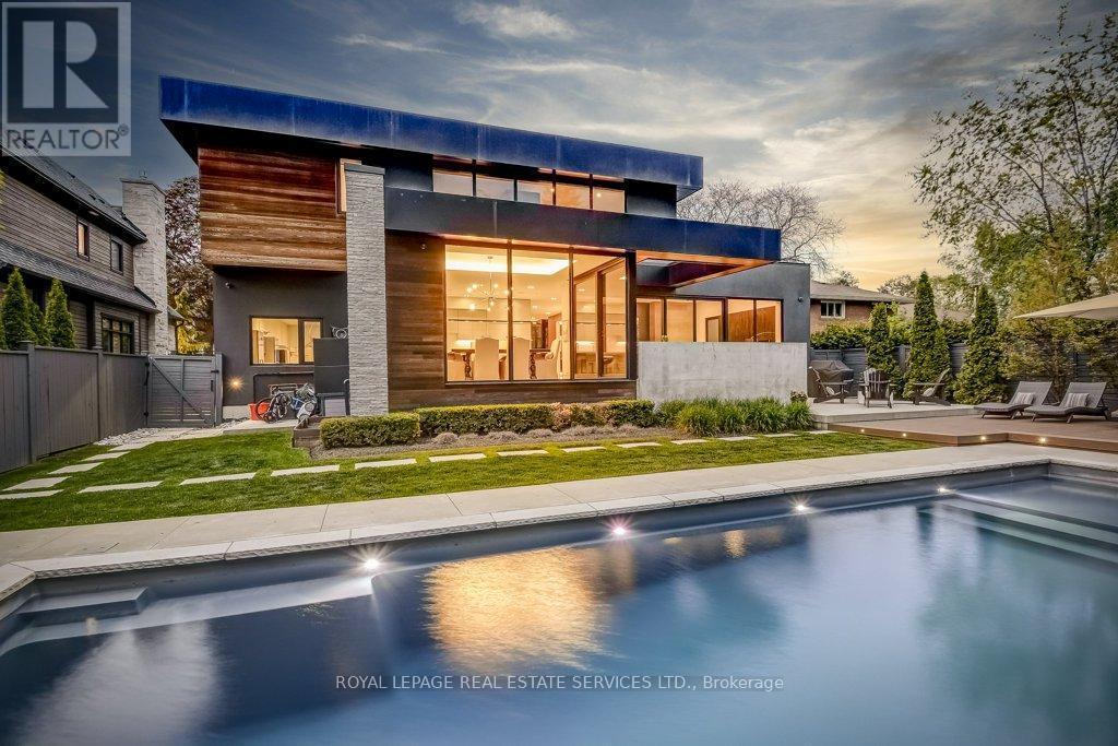 












144 SPARLING COURT

,
Oakville,




Ontario
L6K2J7

