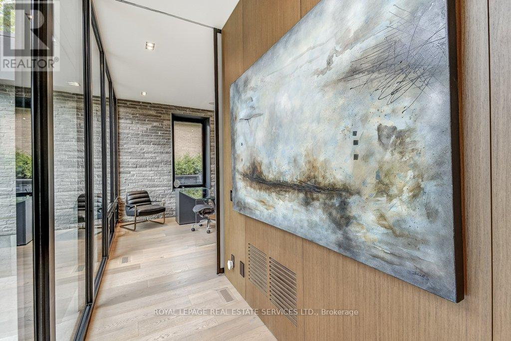 












144 SPARLING COURT

,
Oakville,




Ontario
L6K2J7

