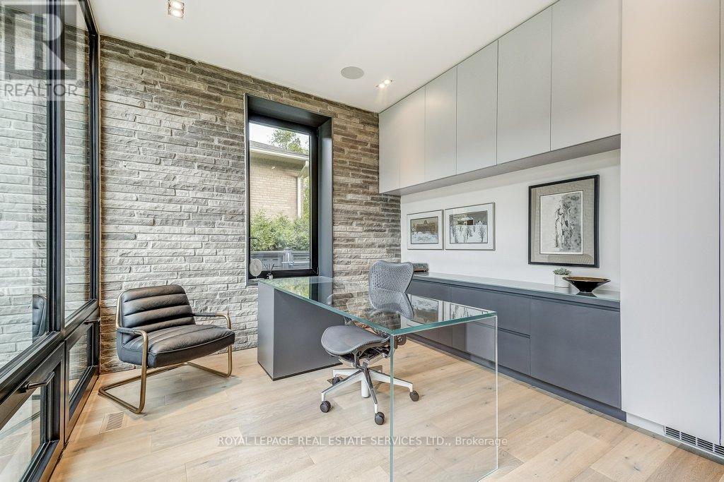 












144 SPARLING COURT

,
Oakville,




Ontario
L6K2J7

