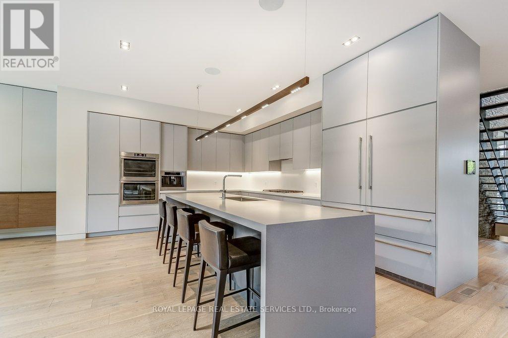 












144 SPARLING COURT

,
Oakville,




Ontario
L6K2J7

