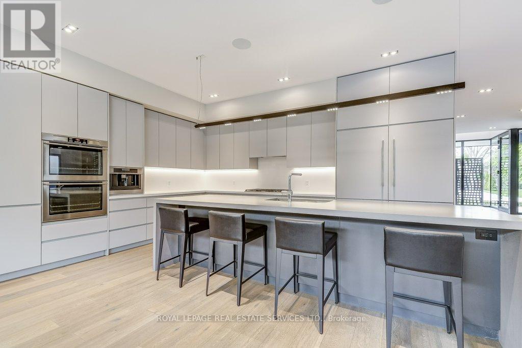 












144 SPARLING COURT

,
Oakville,




Ontario
L6K2J7

