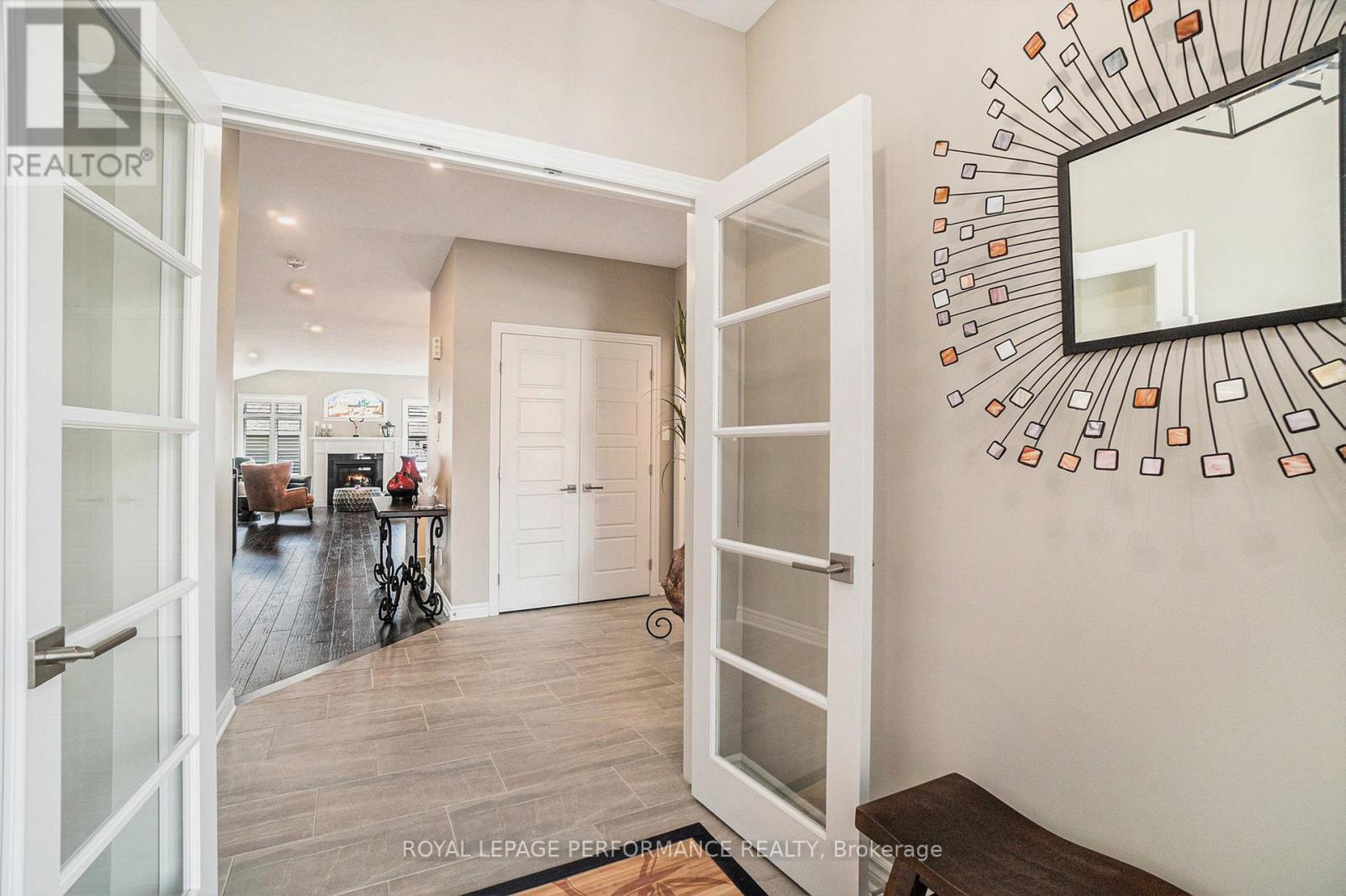 












82 KAYENTA STREET

,
Ottawa,




Ontario
K2S2K7

