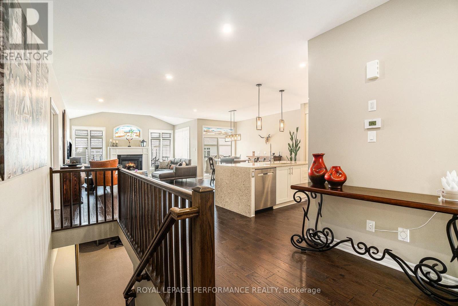 












82 KAYENTA STREET

,
Ottawa,




Ontario
K2S2K7

