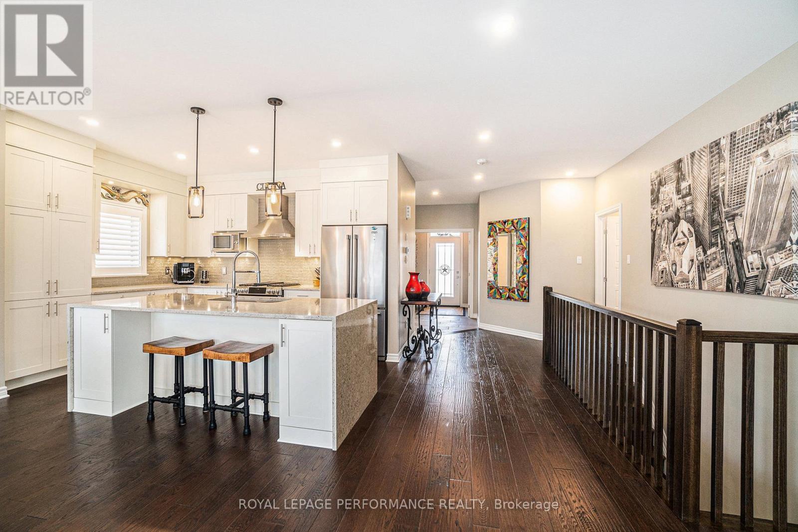 












82 KAYENTA STREET

,
Ottawa,




Ontario
K2S2K7

