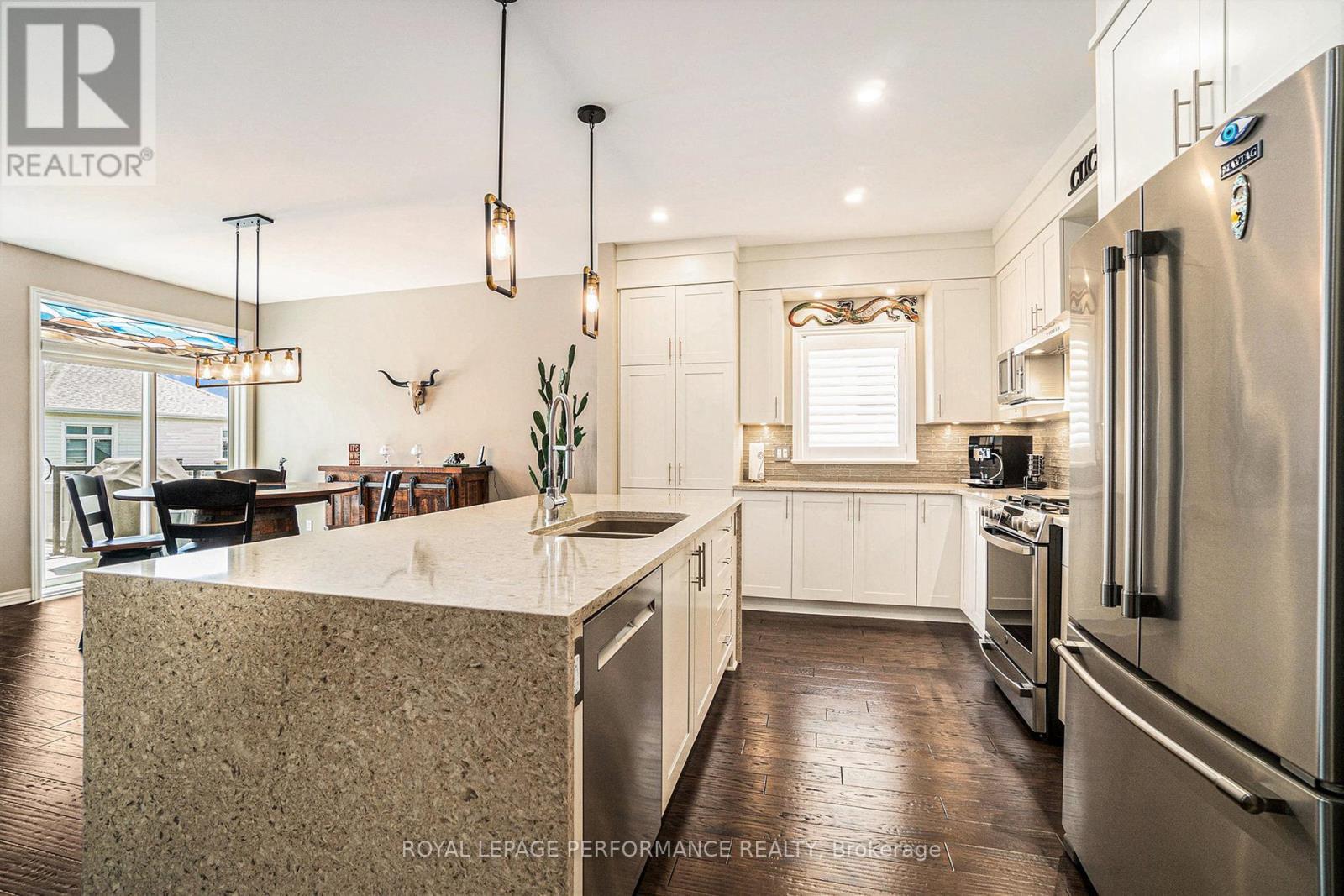












82 KAYENTA STREET

,
Ottawa,




Ontario
K2S2K7

