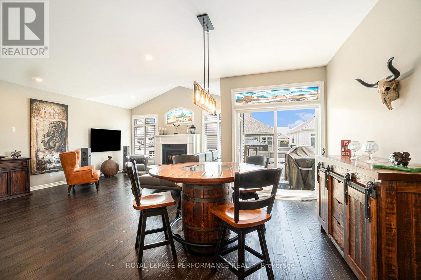 












82 KAYENTA STREET

,
Ottawa,




Ontario
K2S2K7

