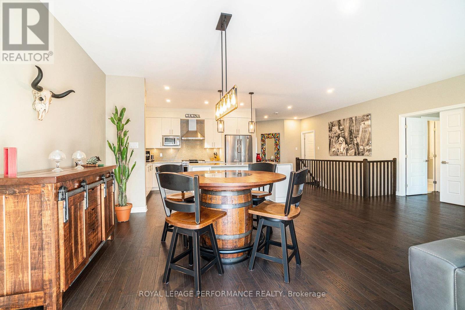 












82 KAYENTA STREET

,
Ottawa,




Ontario
K2S2K7

