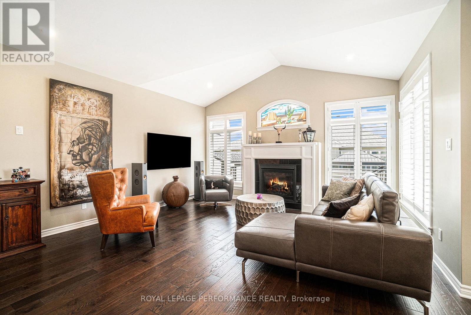 












82 KAYENTA STREET

,
Ottawa,




Ontario
K2S2K7

