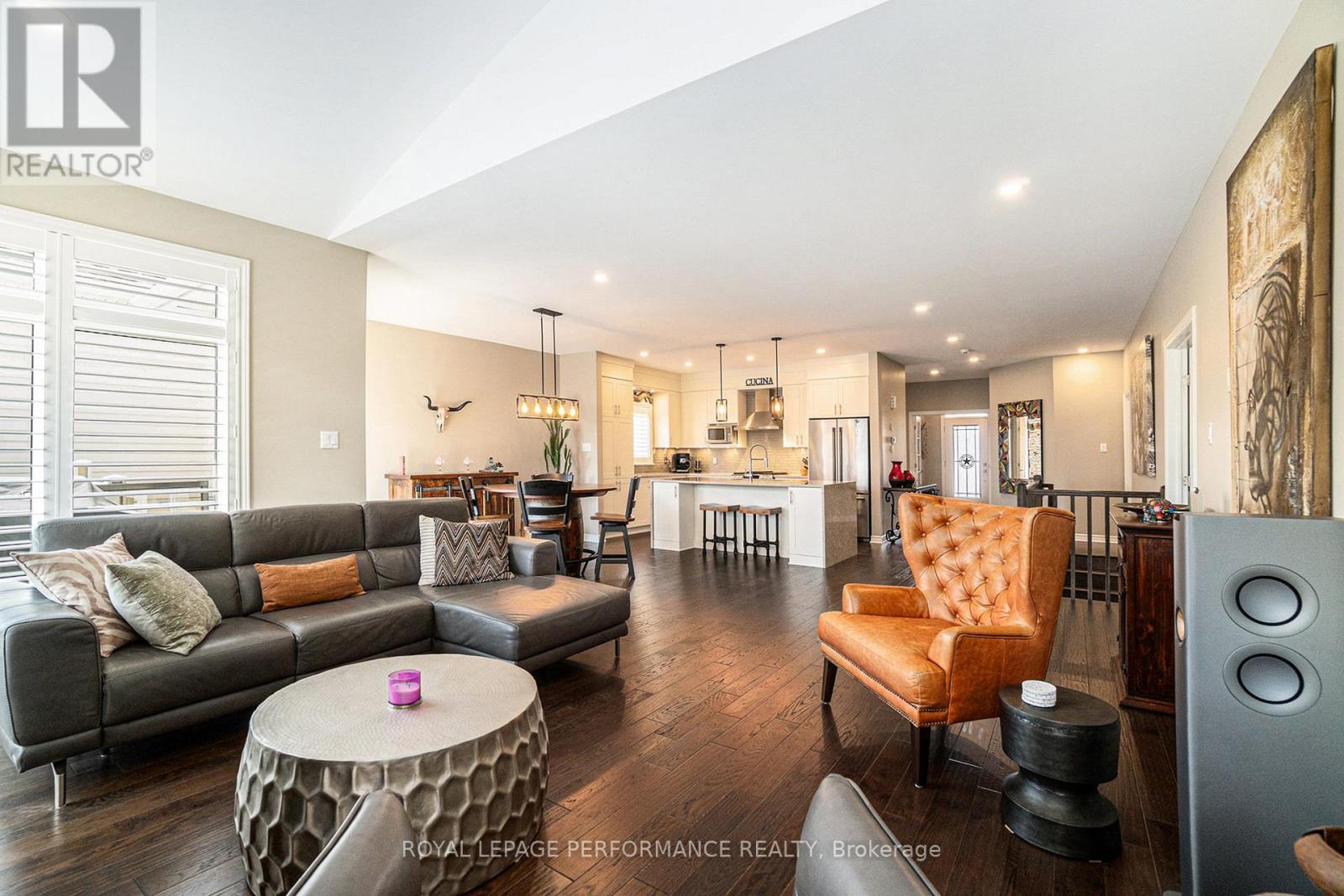 












82 KAYENTA STREET

,
Ottawa,




Ontario
K2S2K7

