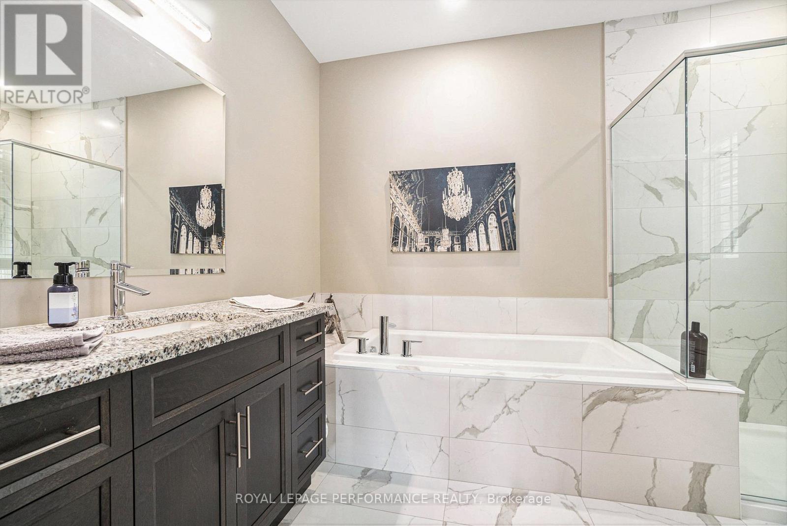 












82 KAYENTA STREET

,
Ottawa,




Ontario
K2S2K7

