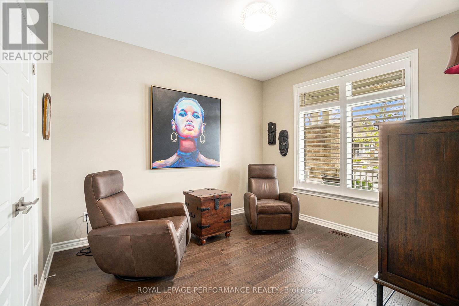 












82 KAYENTA STREET

,
Ottawa,




Ontario
K2S2K7

