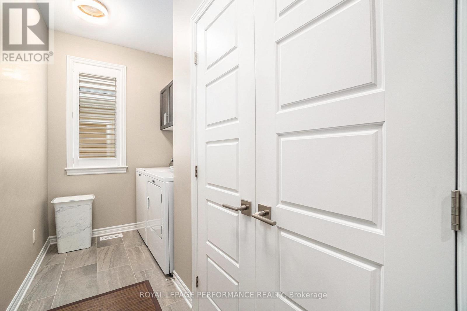 












82 KAYENTA STREET

,
Ottawa,




Ontario
K2S2K7


