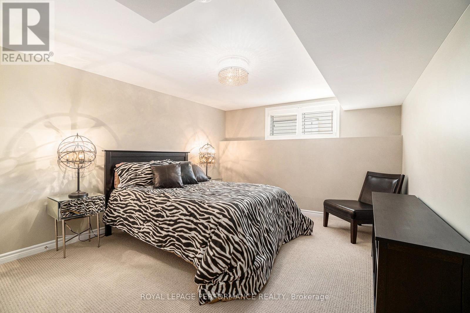 












82 KAYENTA STREET

,
Ottawa,




Ontario
K2S2K7

