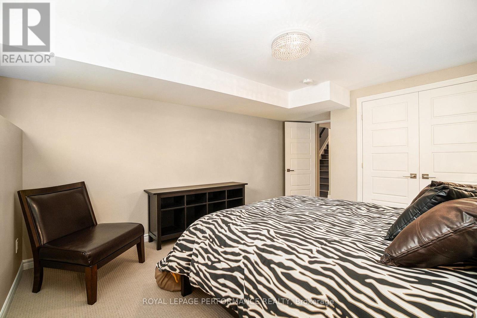 












82 KAYENTA STREET

,
Ottawa,




Ontario
K2S2K7

