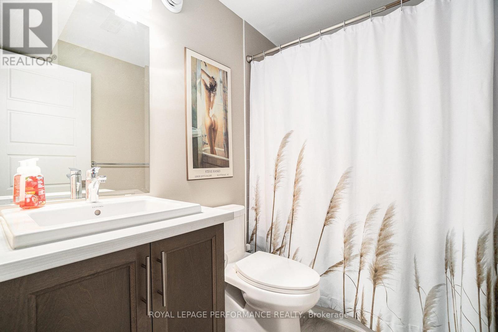 












82 KAYENTA STREET

,
Ottawa,




Ontario
K2S2K7

