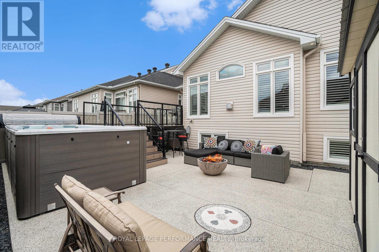 












82 KAYENTA STREET

,
Ottawa,




Ontario
K2S2K7

