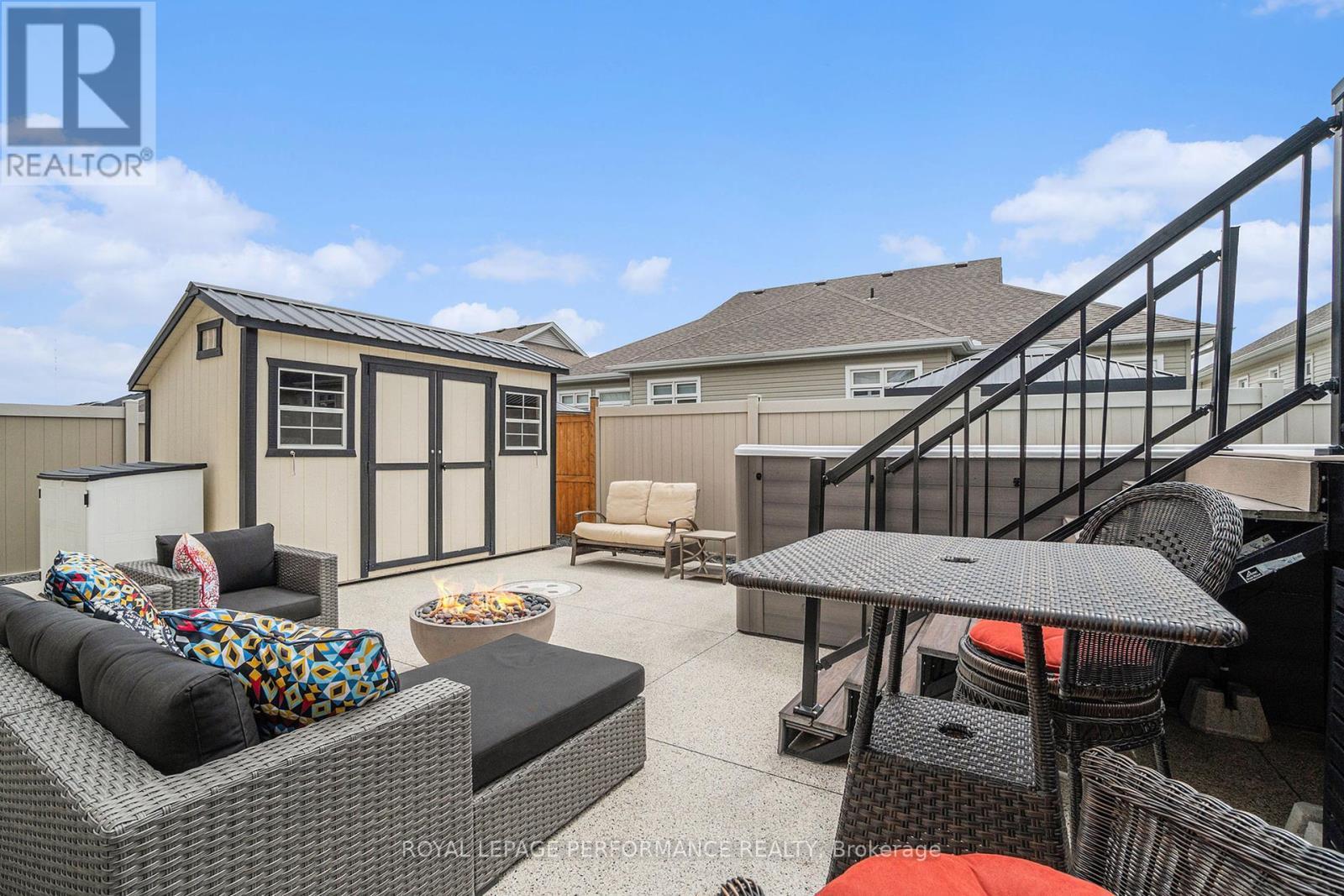 












82 KAYENTA STREET

,
Ottawa,




Ontario
K2S2K7

