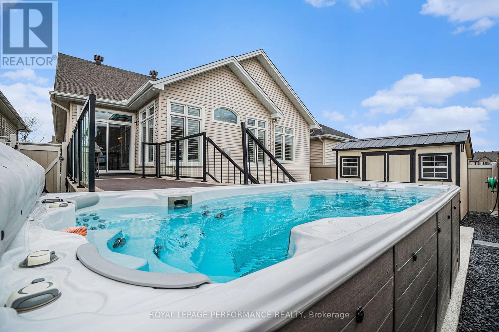 












82 KAYENTA STREET

,
Ottawa,




Ontario
K2S2K7

