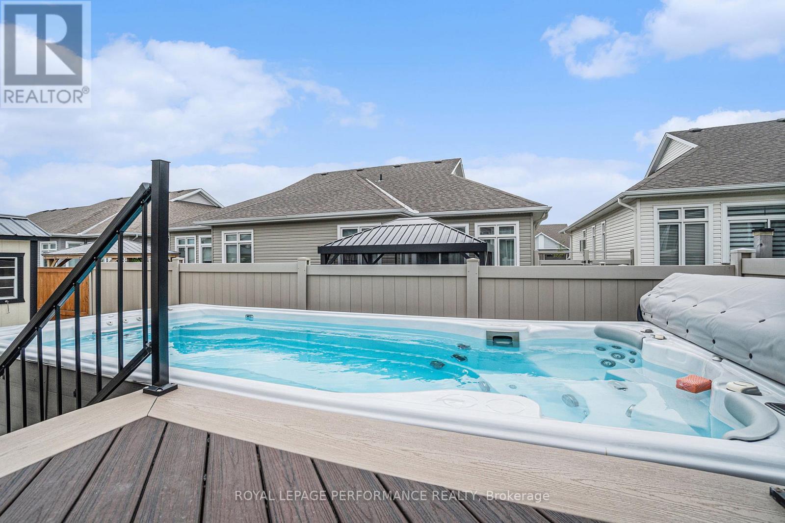 












82 KAYENTA STREET

,
Ottawa,




Ontario
K2S2K7

