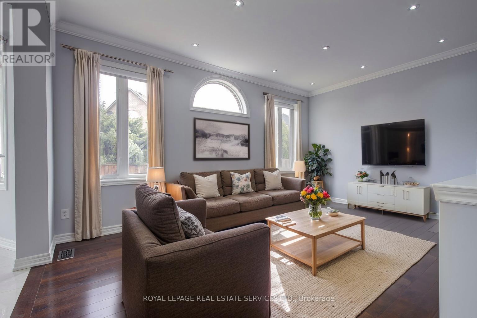 












393 BURLOAK DRIVE

,
Oakville,




Ontario
L6L6W8

