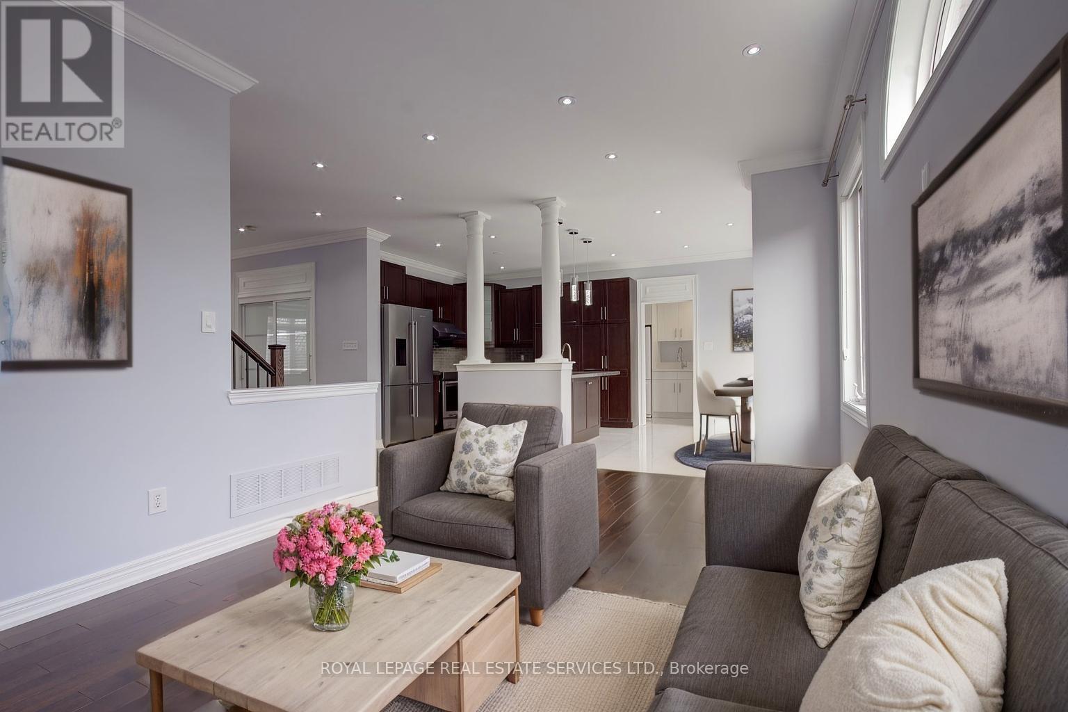 












393 BURLOAK DRIVE

,
Oakville,




Ontario
L6L6W8

