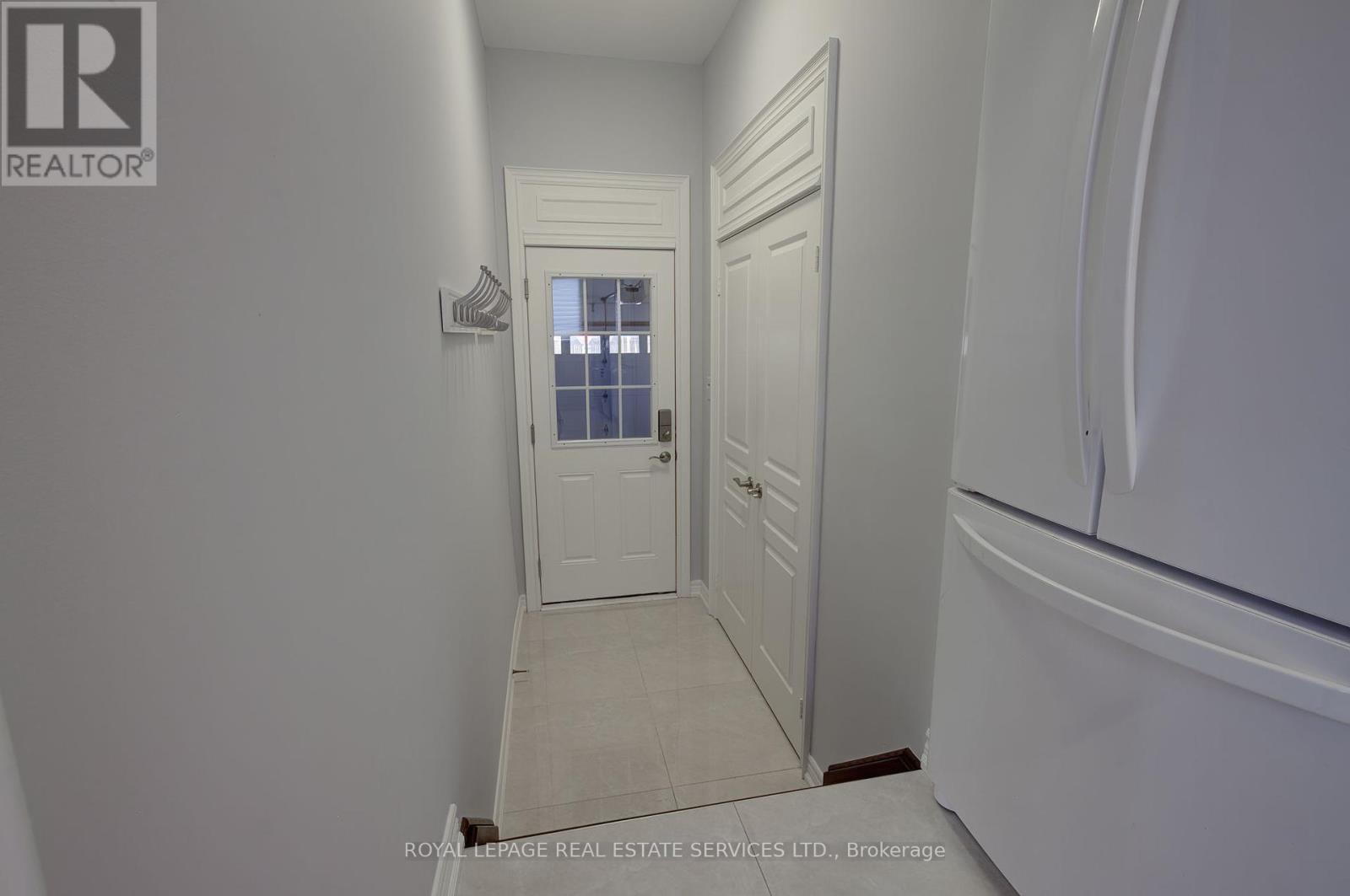 












393 BURLOAK DRIVE

,
Oakville,




Ontario
L6L6W8


