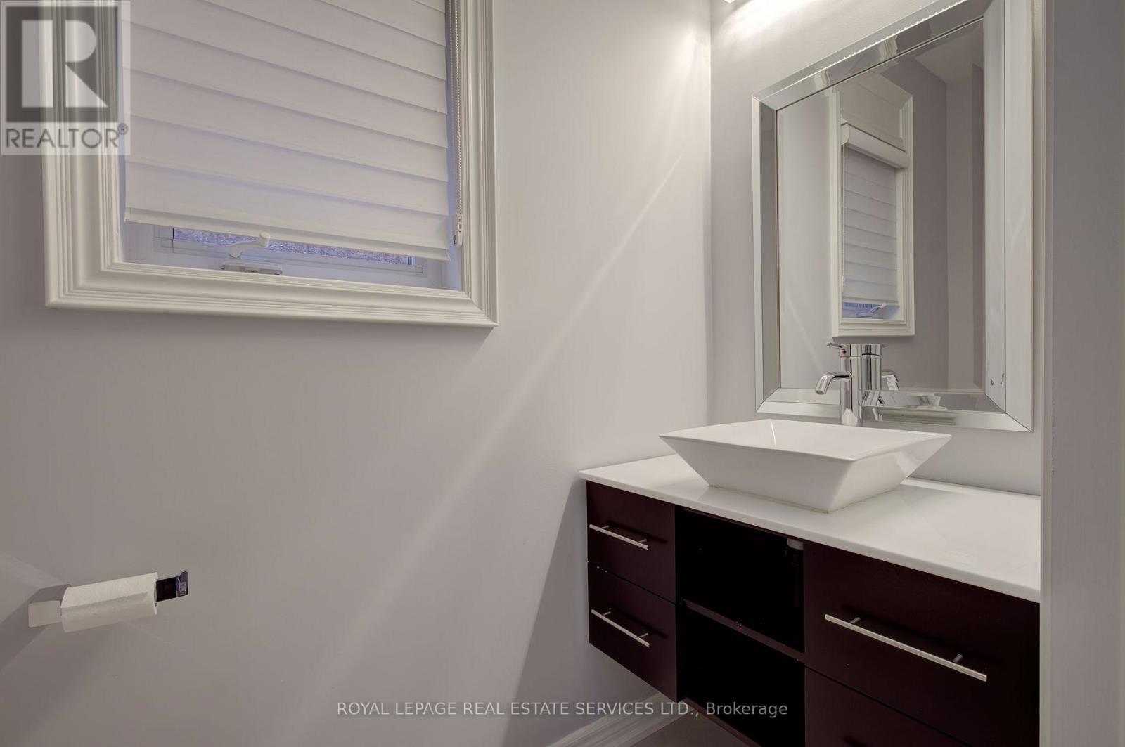 












393 BURLOAK DRIVE

,
Oakville,




Ontario
L6L6W8

