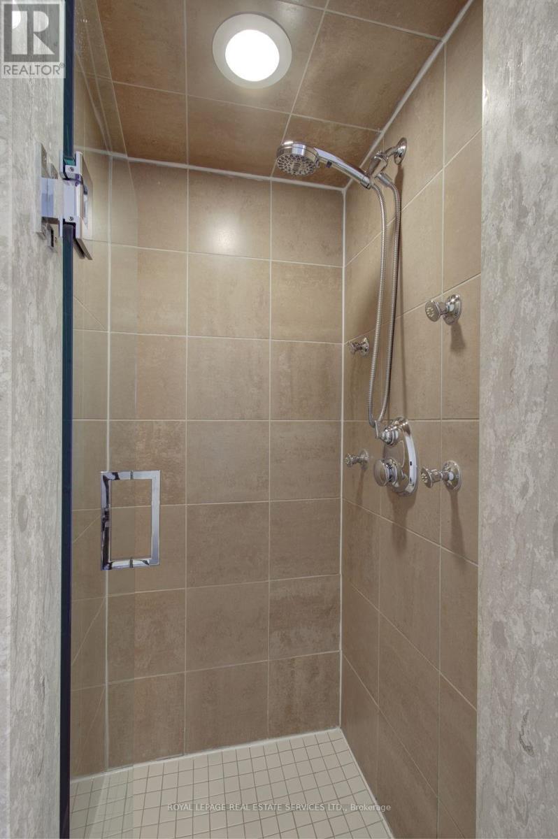 












393 BURLOAK DRIVE

,
Oakville,




Ontario
L6L6W8

