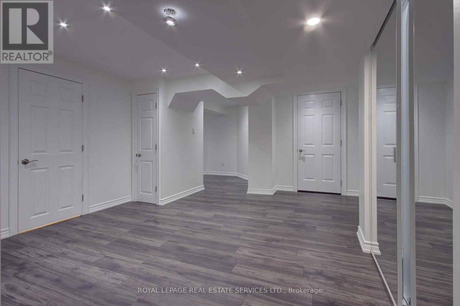 












393 BURLOAK DRIVE

,
Oakville,




Ontario
L6L6W8


