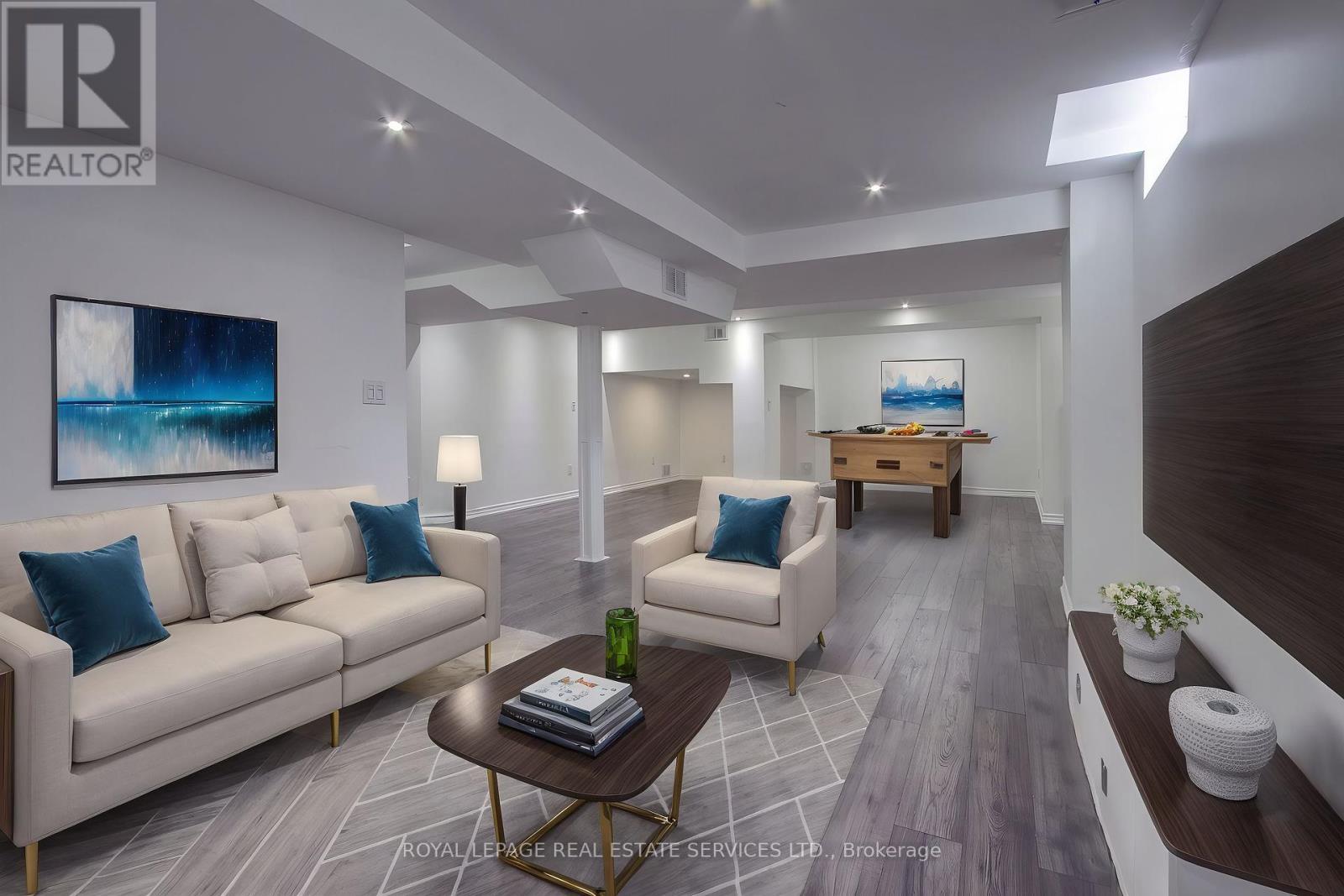 












393 BURLOAK DRIVE

,
Oakville,




Ontario
L6L6W8

