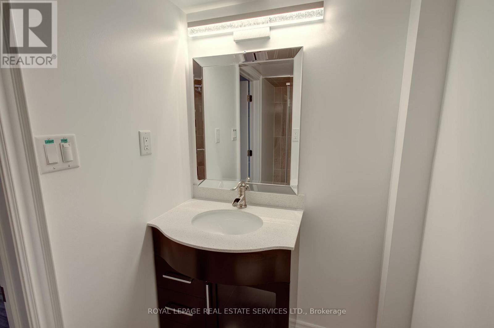 












393 BURLOAK DRIVE

,
Oakville,




Ontario
L6L6W8

