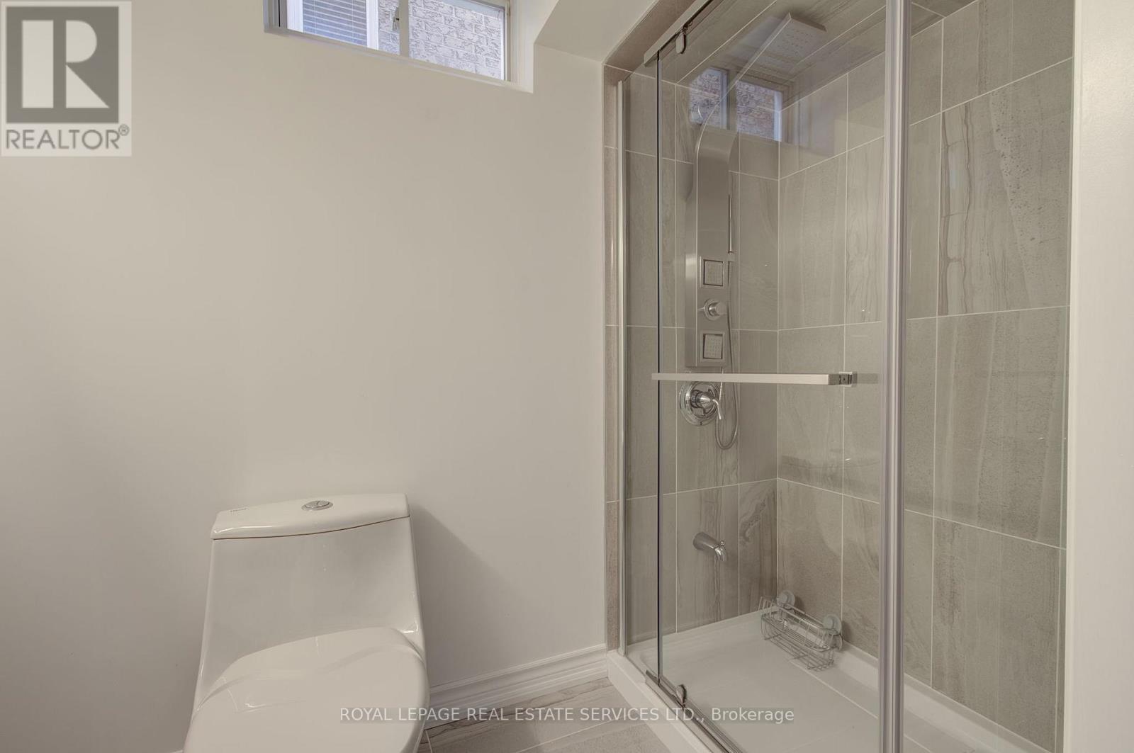 












393 BURLOAK DRIVE

,
Oakville,




Ontario
L6L6W8

