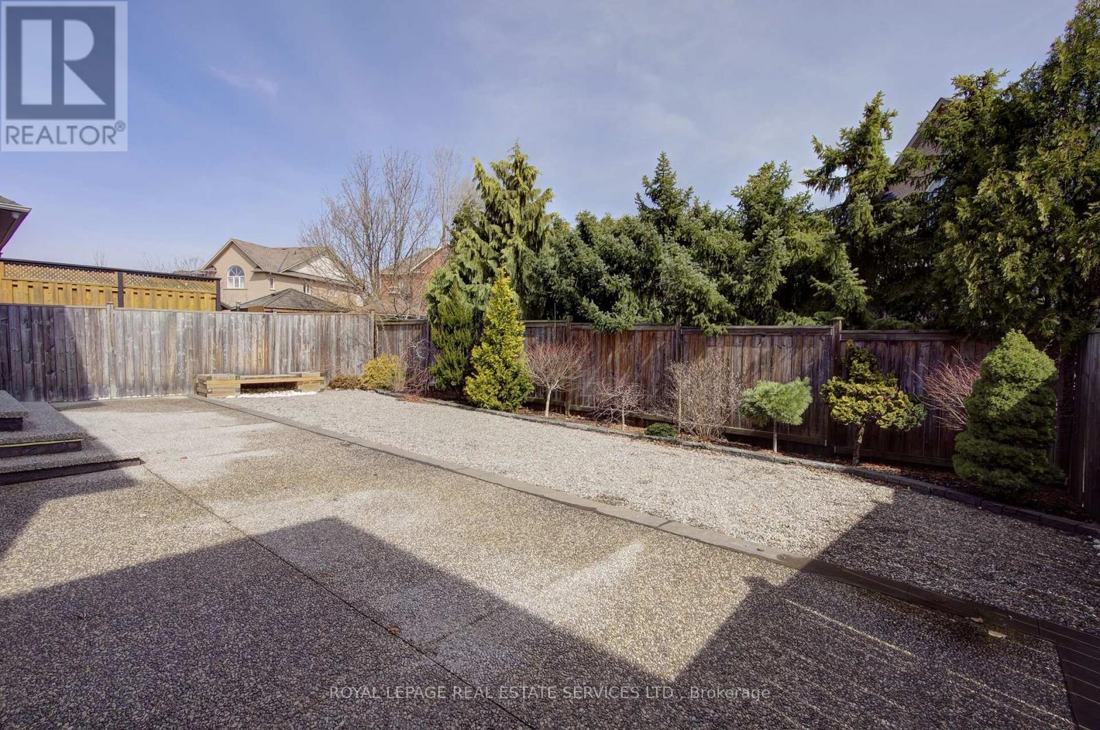 












393 BURLOAK DRIVE

,
Oakville,




Ontario
L6L6W8

