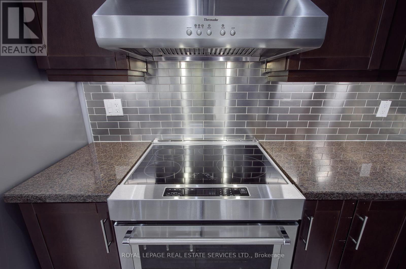












393 BURLOAK DRIVE

,
Oakville,




Ontario
L6L6W8

