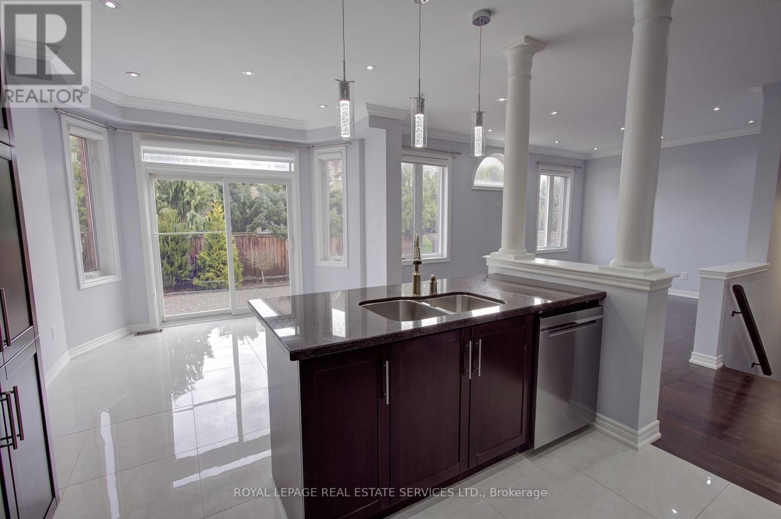 












393 BURLOAK DRIVE

,
Oakville,




Ontario
L6L6W8

