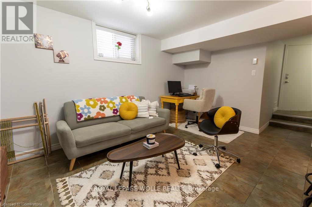 












B - 326 VICTORIA STREET S

,
Kitchener,




Ontario
N2M3A3

