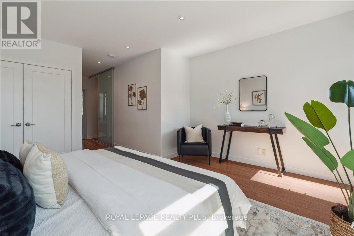 












2B PERCY STREET

,
Toronto,




Ontario
M5A3M8


