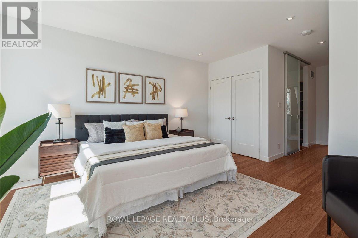 












2B PERCY STREET

,
Toronto,




Ontario
M5A3M8

