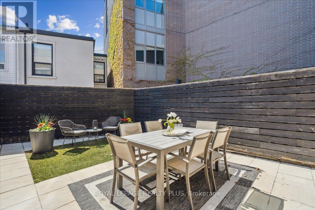 












2B PERCY STREET

,
Toronto,




Ontario
M5A3M8

